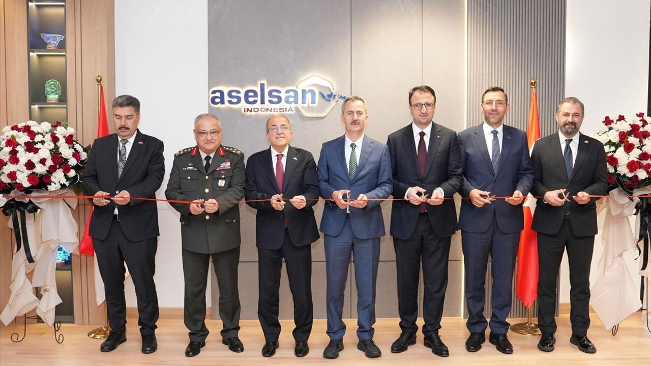 ASELSAN, Endonezya Ofisini Açarak INDO Defence 2025'te 5 Stratejik Anlaşma İmzaladı