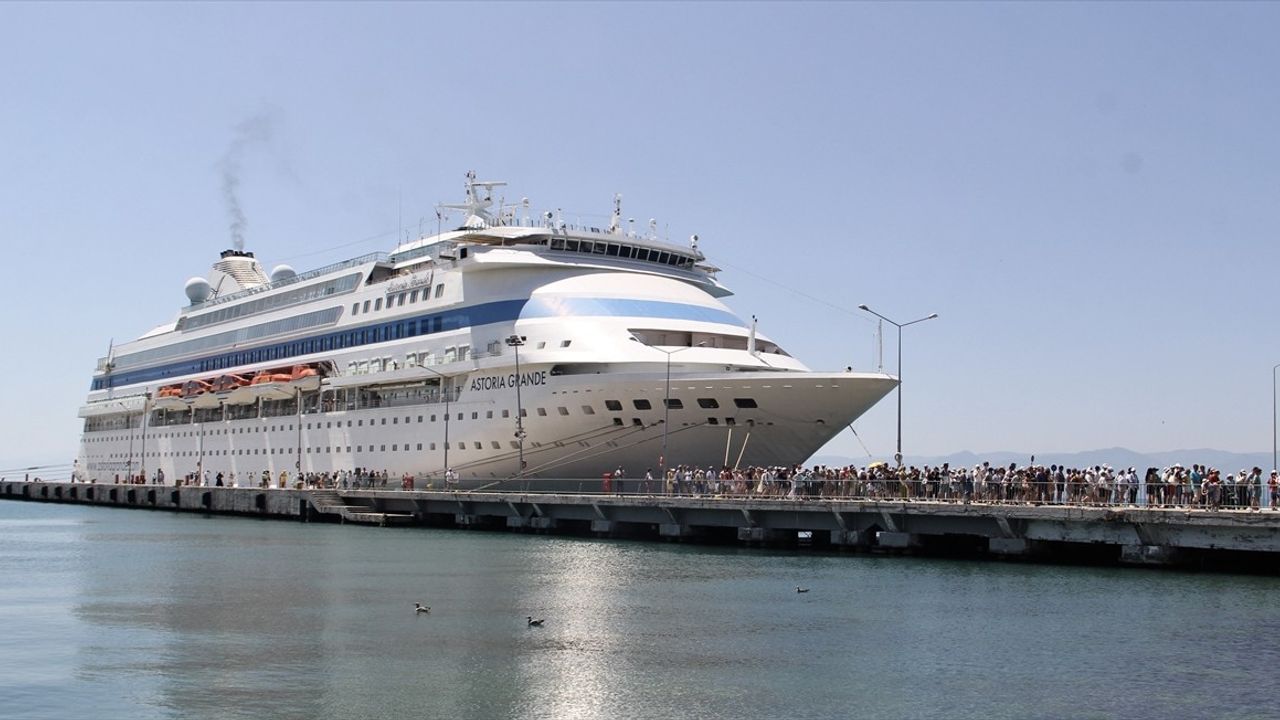 Astoria Grande Kruvaziyeri 2023 Yılında İlk Kez Sinop'a Ulaştırıldı