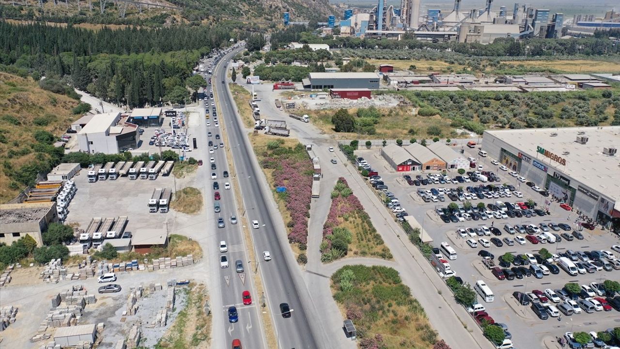 Aydın'da Kurban Bayramı Tatili Nedeniyle Trafik Yoğunluğu