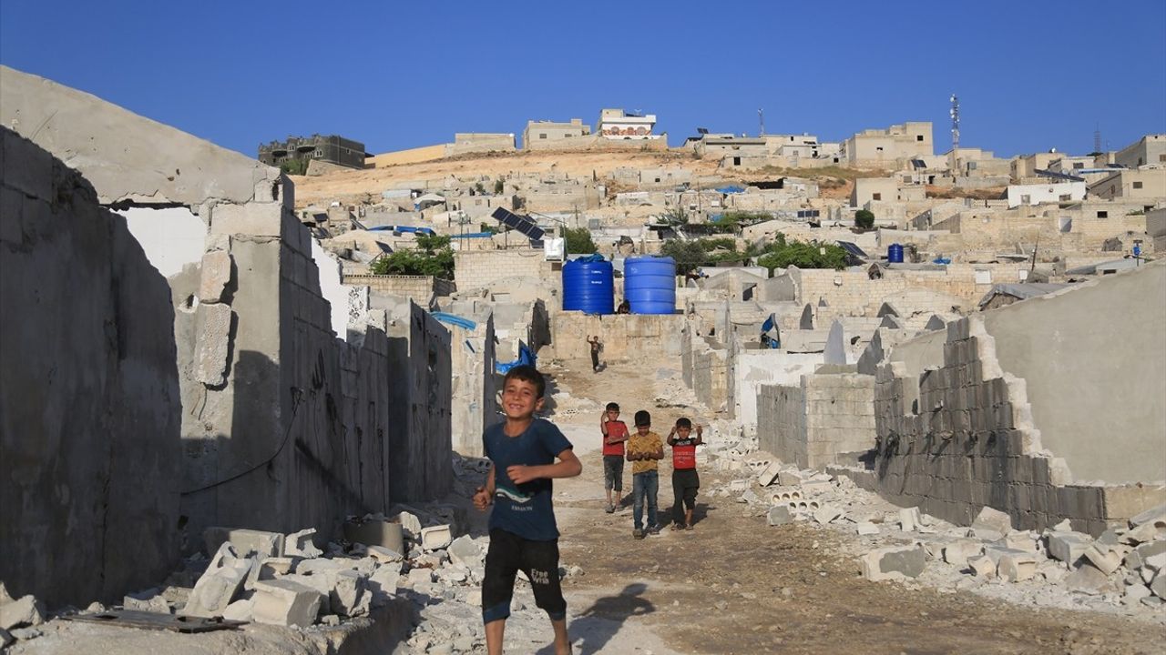 Baas Rejiminin Devrilmesinin Ardından Suriyeliler Evlerine Dönüyor