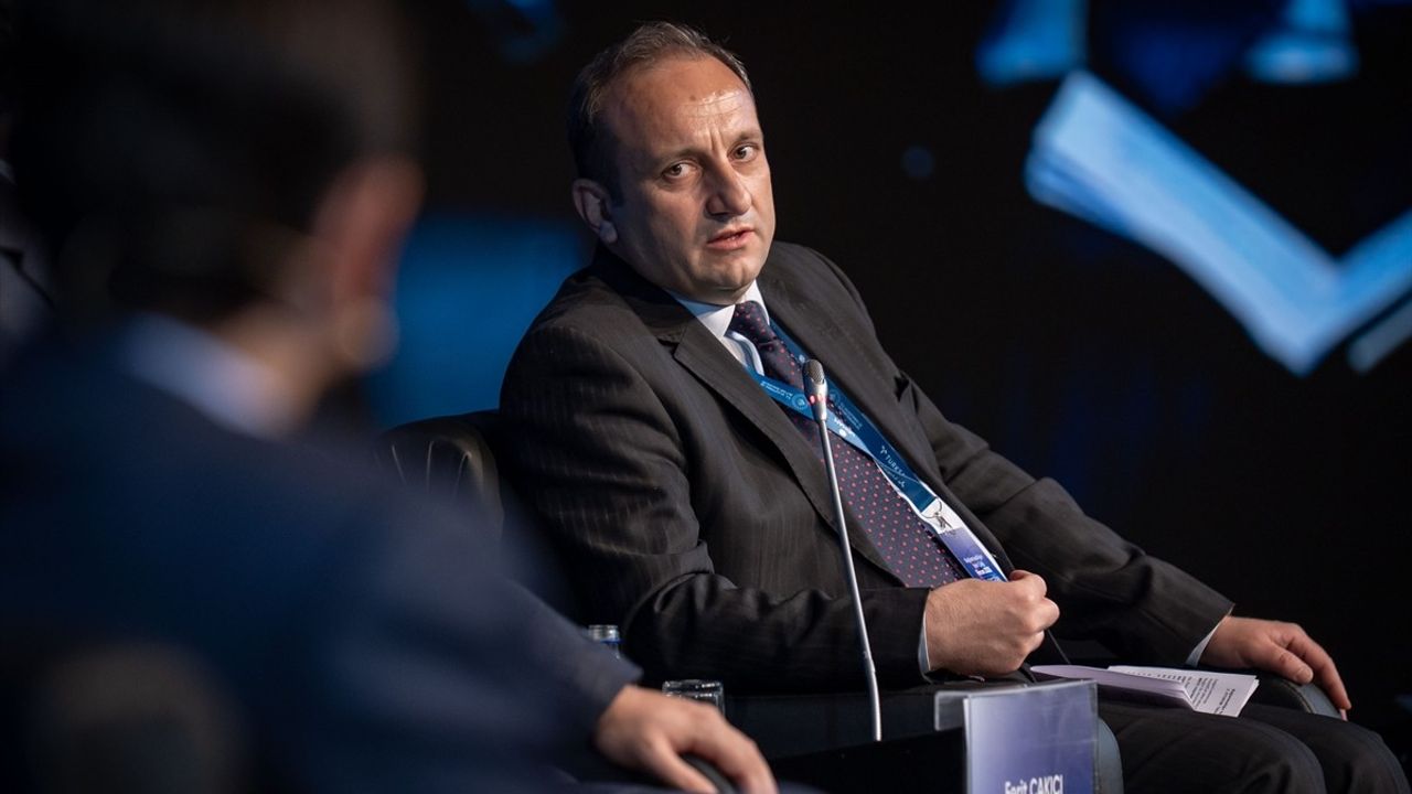 Bağlantısallığın Yeni Çağı Forumu'nda Takım Uyduların Geleceği Tartışıldı