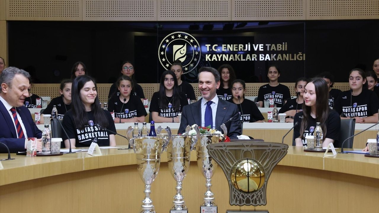 Bakan Bayraktar, BOTAŞ Spor'un Şampiyon Sporcularını Tebrik Etti