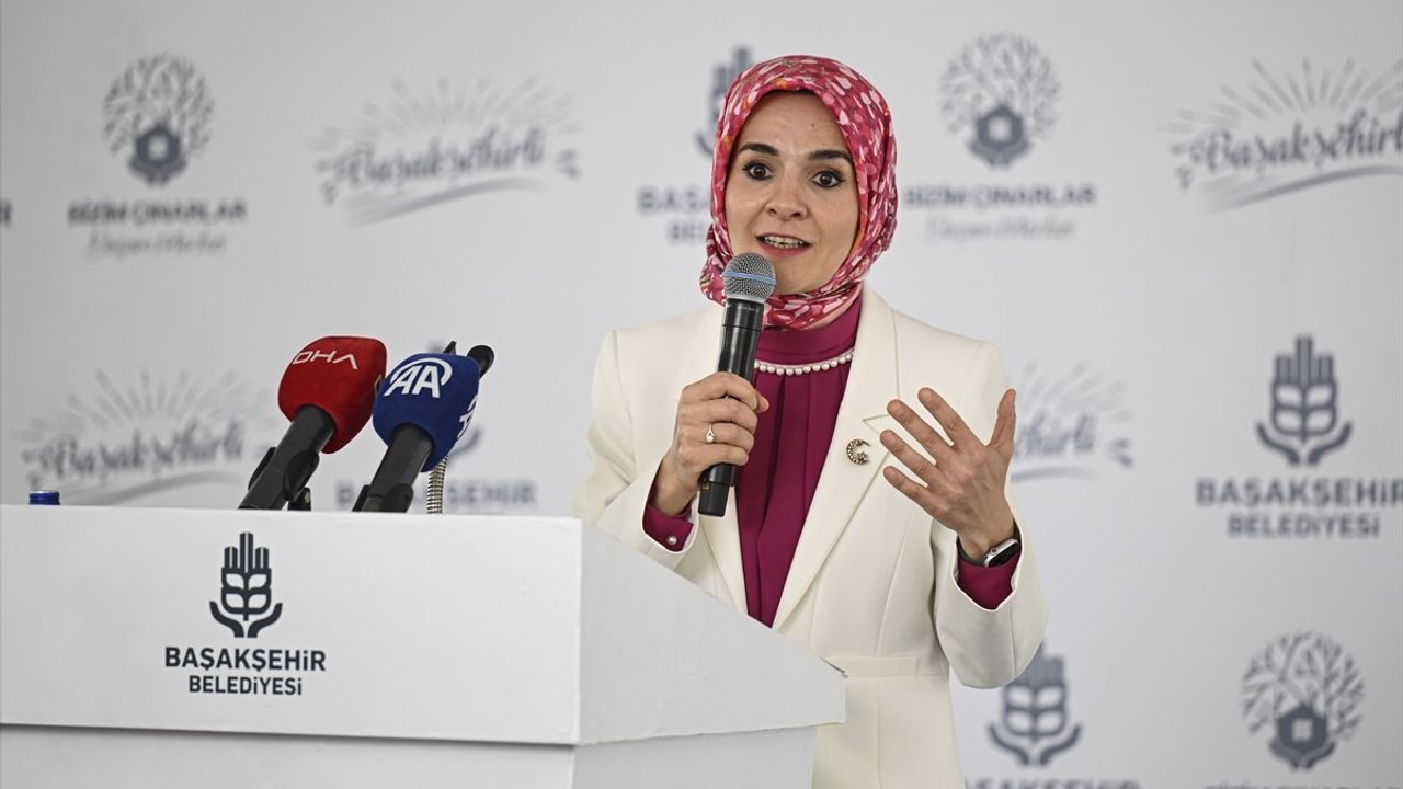 Bakan Göktaş, Başakşehir'deki 'Bizim Çınarlar Yaşam Merkezi'ni Açtı