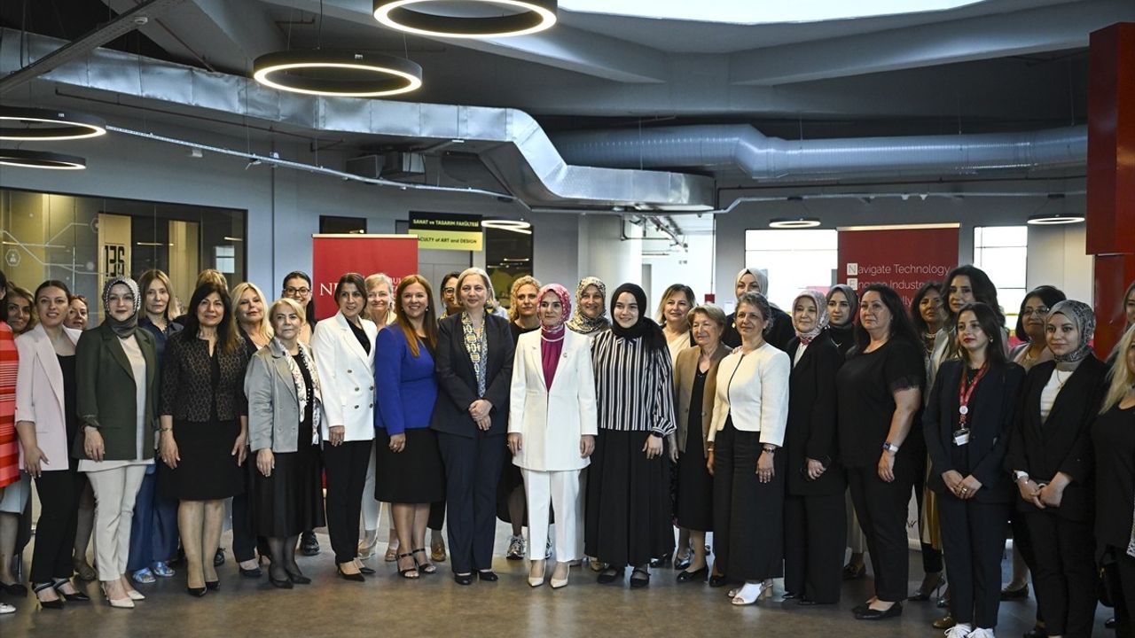 Bakan Göktaş, Kadın Politikaları Arama Konferansı'nda Kadınların Güçlenmesi Üzerine Konuştu