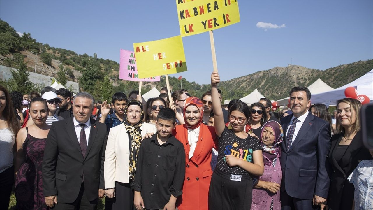 Bakan Göktaş, Tunceli'de Ailelerin Güçlenmesi İçin Önemli Mesajlar Verdi