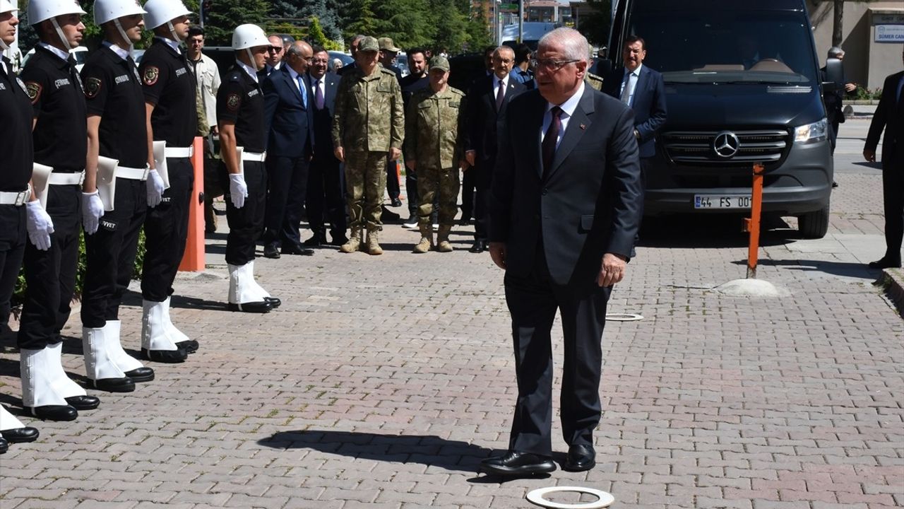 Bakan Güler, 2. Ordu Komutanlığı'nda İncelemelerde Bulunmak Üzere Malatya'ya Gitti