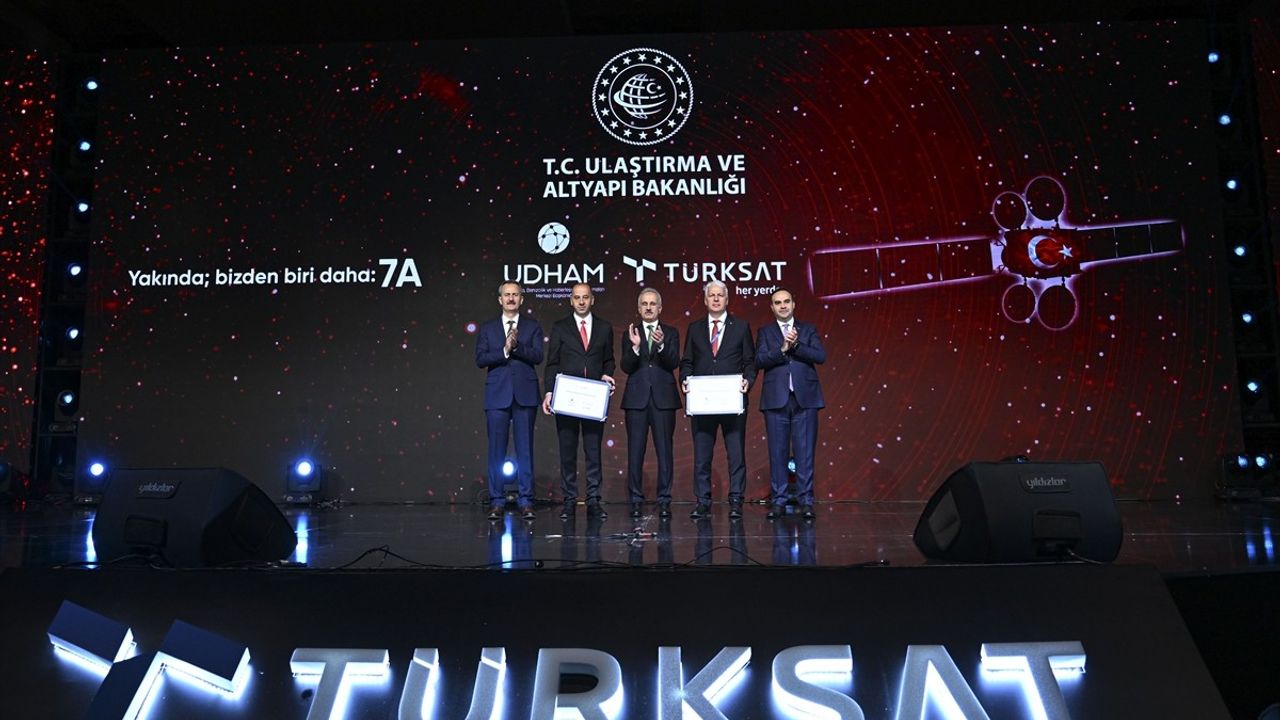 Bakan Kacır, Bağlantısallığın Yeni Çağı Forumu'nda Türkiye'nin Uzay Vizyonunu Anlattı