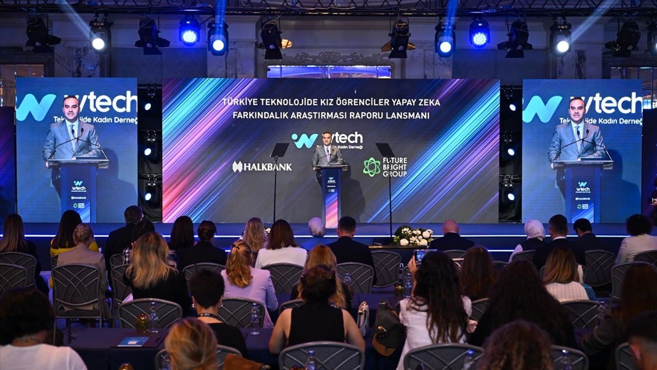 Bakan Kacır, Kadınların Teknolojideki Rolünü Vurguladı