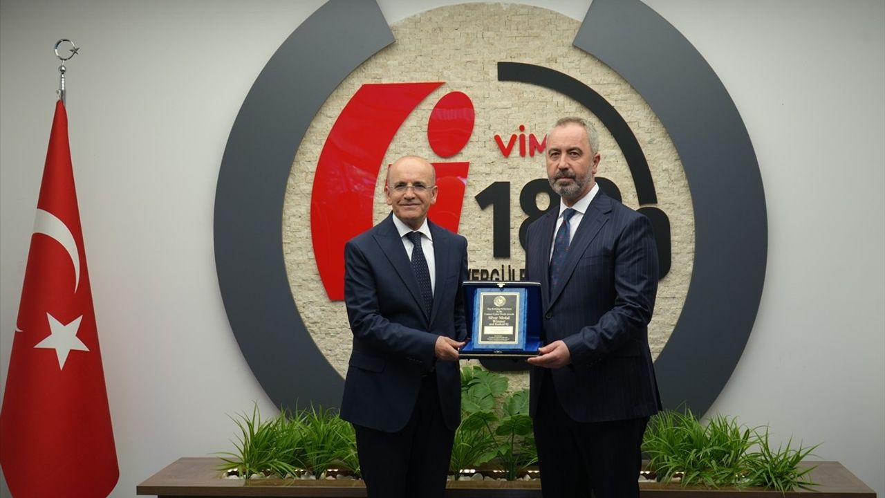 Bakan Şimşek, Küresel Ödül Sahibi VİMER'i Ziyaret Etti