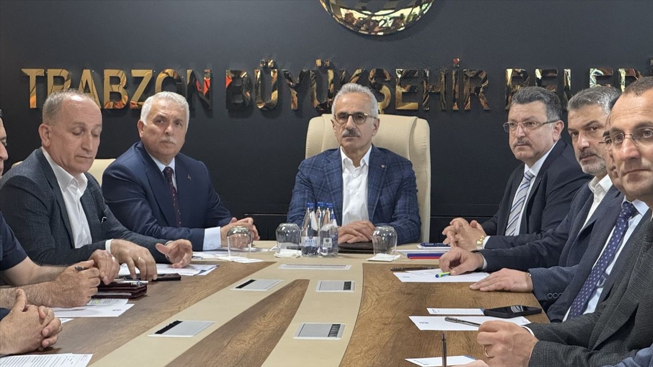 Bakan Uraloğlu Trabzon'da Sel Çalışmalarını İnceledi