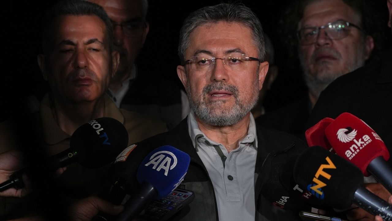 Bakan Yumaklı, İzmir'deki Orman Yangınları Hakkında Açıklamalarda Bulundu