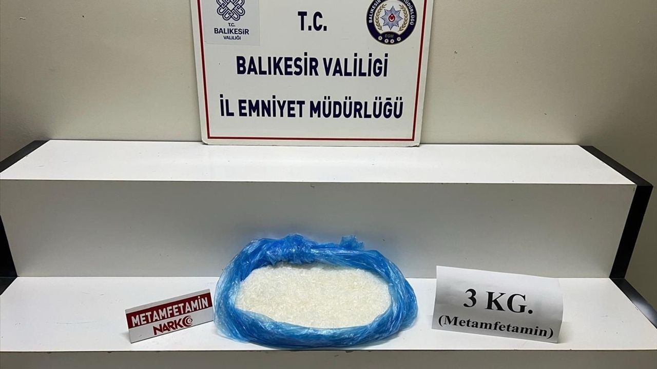 Balıkesir'de Uyuşturucu Operasyonu: 3 Kilogram Sentetik Madde Ele Geçirildi