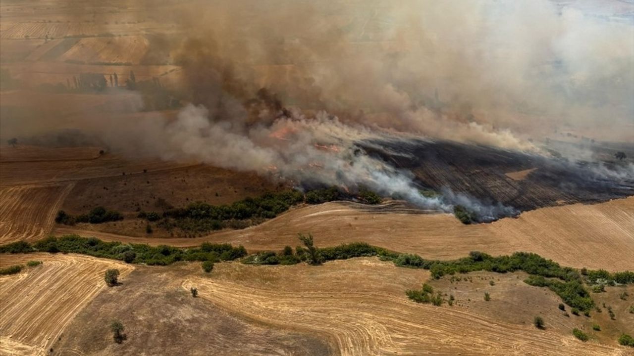 Balıkesir Kepsut'ta Orman Yangınına Müdahale Devam Ediyor