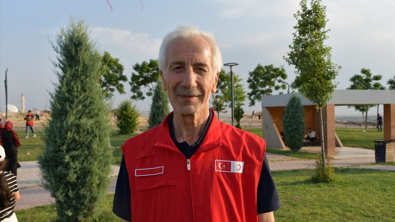 Batman'da Türk Kızılay'ın 157. Yılı İçin Uçurtma Şenliği Düzenlendi