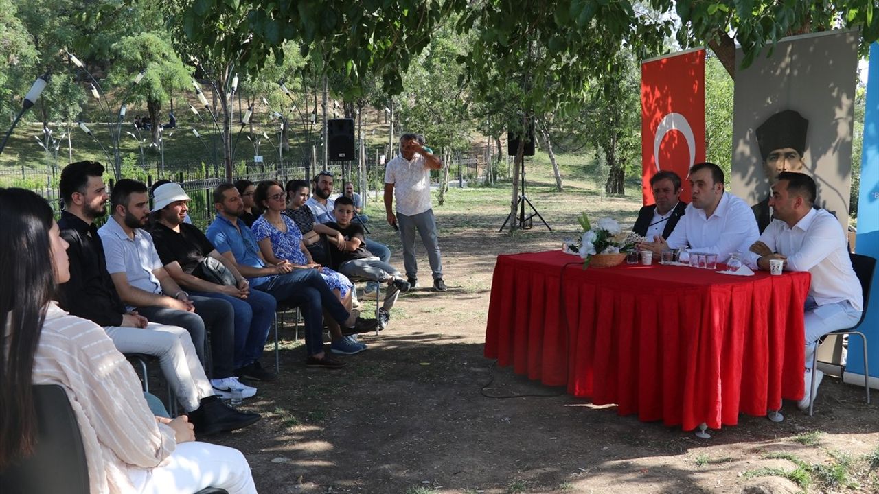 Batman'da Yapay Zeka Konulu 'Bilim Kafe' Etkinliği Düzenlendi