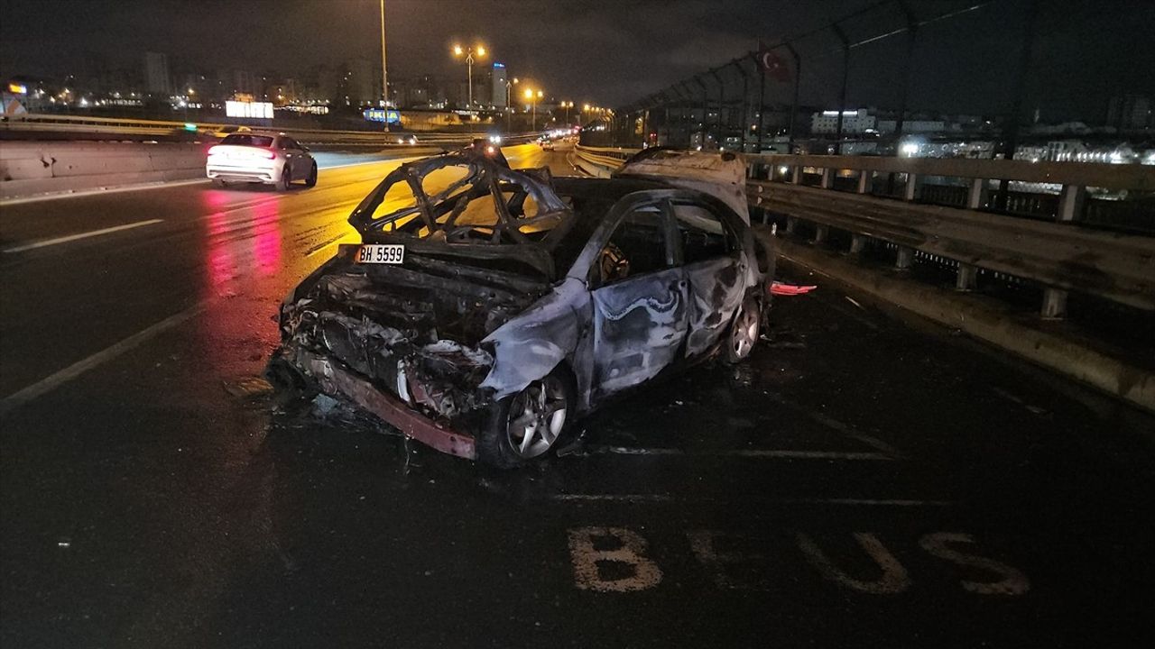 Bayrampaşa'da Kaza Sonrasında Yangın: Sürücü Yaralandı