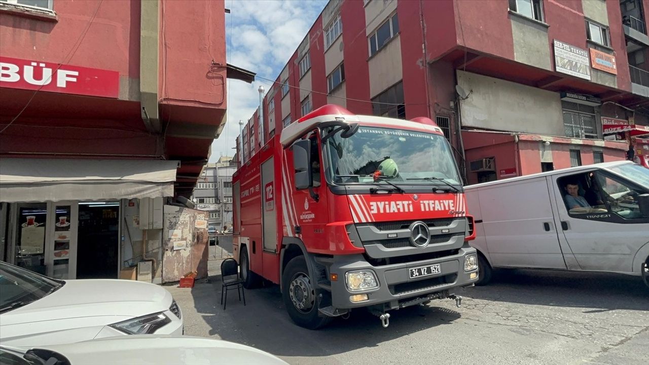 Bayrampaşa Sanayi Sitesinde Yangın Kontrol Altına Alındı