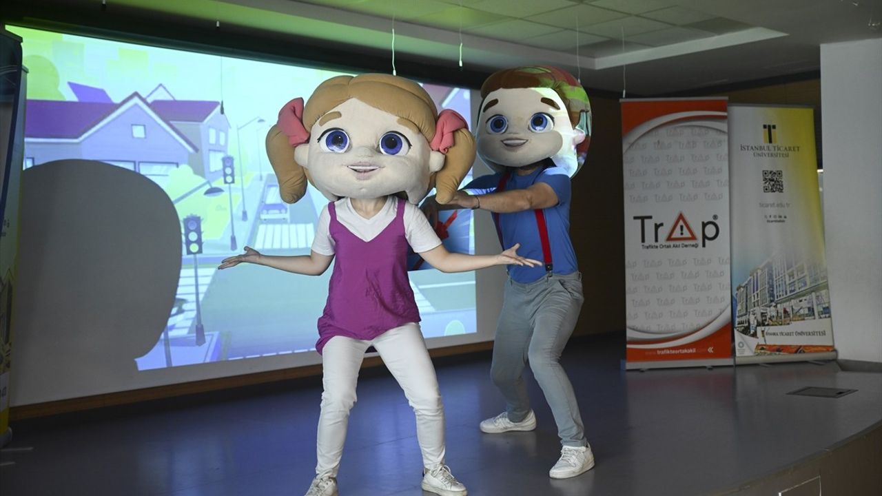 Beşiktaş'ta Trafik Bilinci İçin Tiyatro Gösterisi Düzenlendi