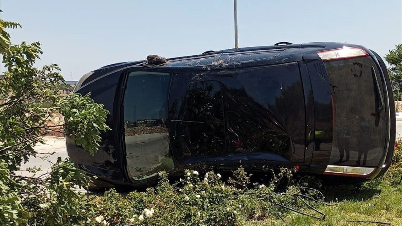 Bilecik'te Kontrolü Kaybeden Araç Devrildi, 5 Kişi Yaralandı