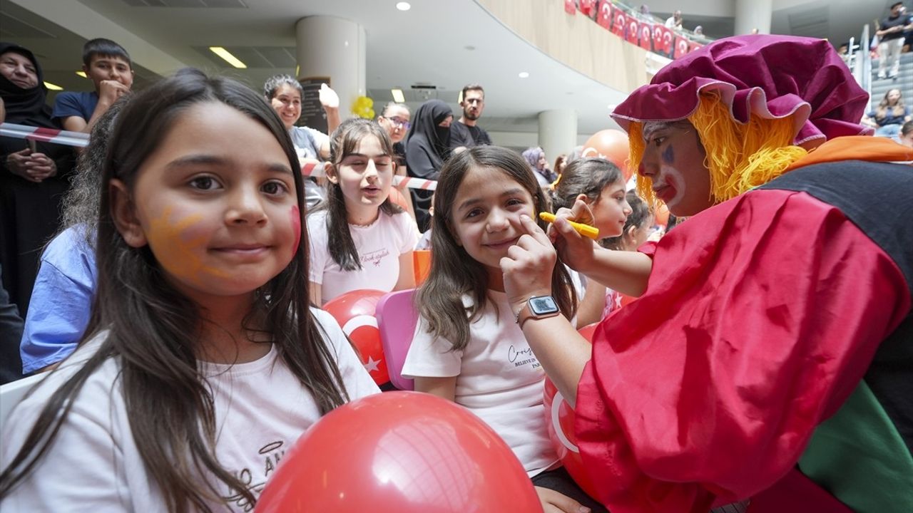 Bilkent Şehir Hastanesi'nde Hasta Öğrencilere Özel 'Karne Şenliği' Düzenlendi