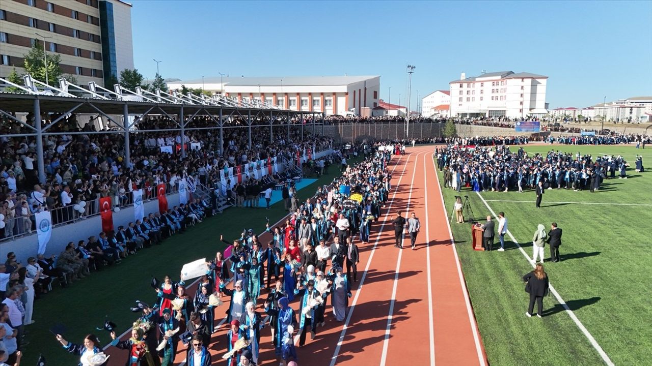 Bitlis Eren Üniversitesinde 2,399 Öğrenci Mezuniyet Coşkusu Yaşadı