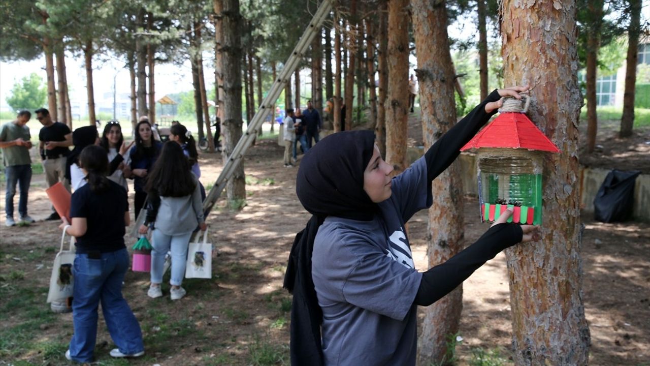 Bitlis'teki Öğrenciler, Atık Malzemelerle Kuş Yuvaları Yaptı