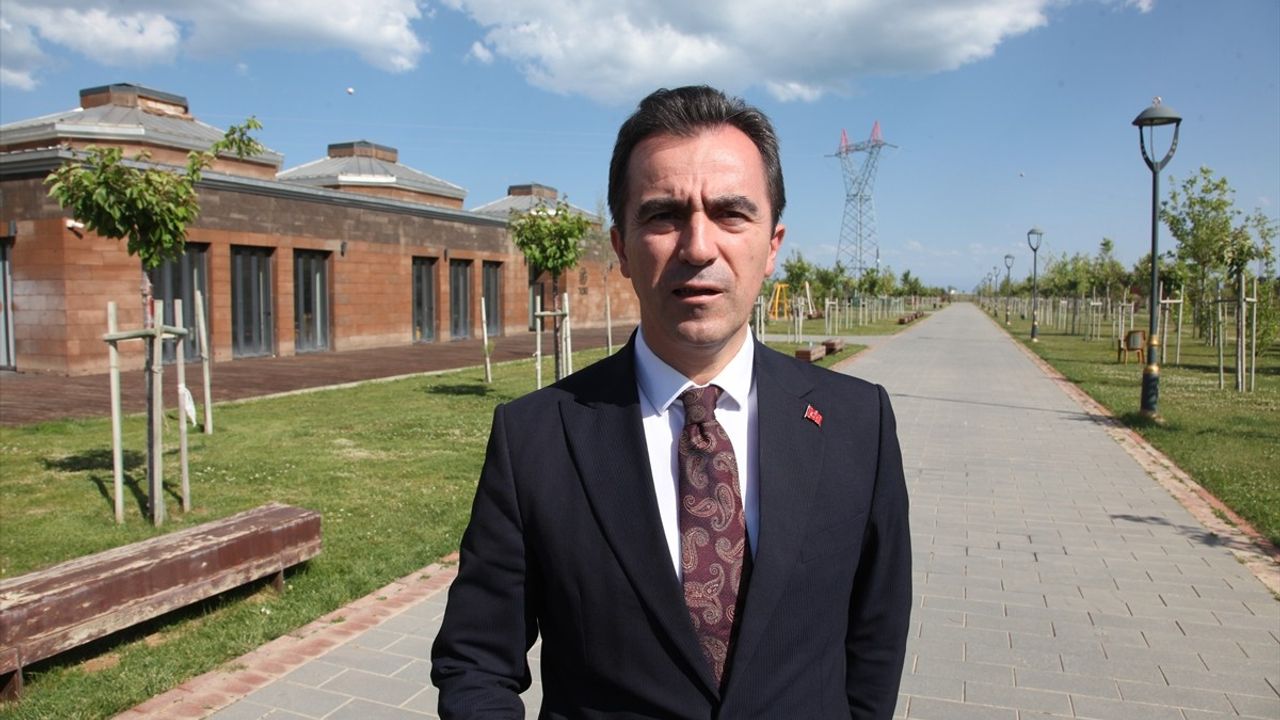 Bitlis Valisi Karakaya ve Okçular Vakfı Başkanı Topbaş, Malazgirt Zaferi Etkinlik Alanını İnceledi