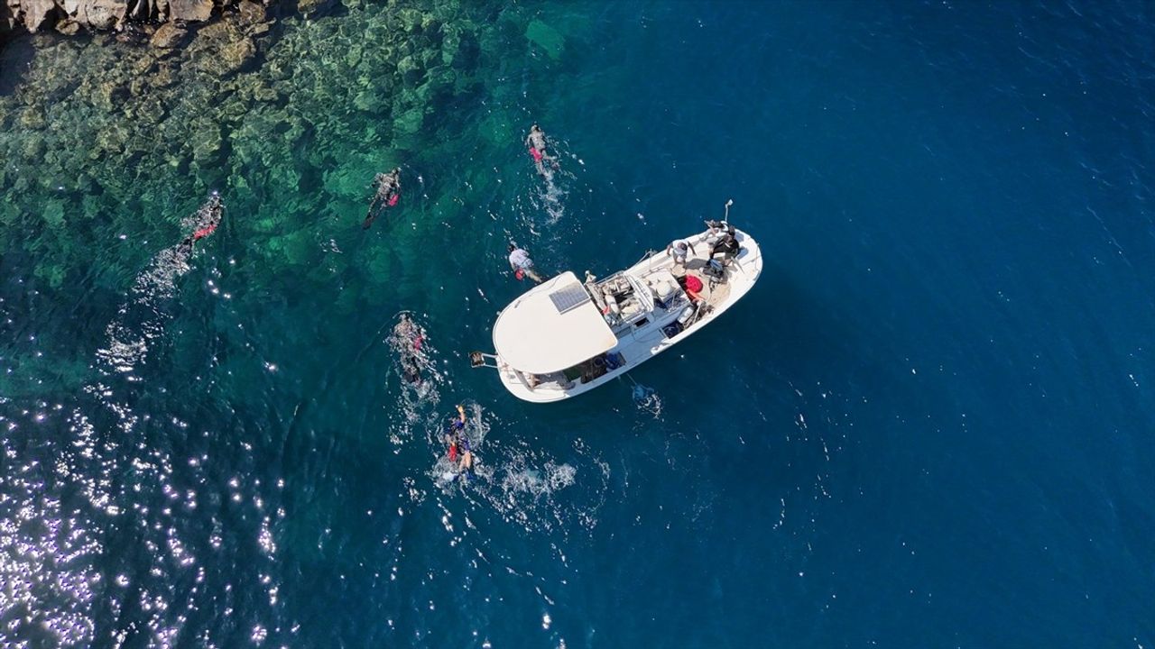 Bodrum'da Gönüllü Dalgıçlar 161 Kilogram Atık Topladı