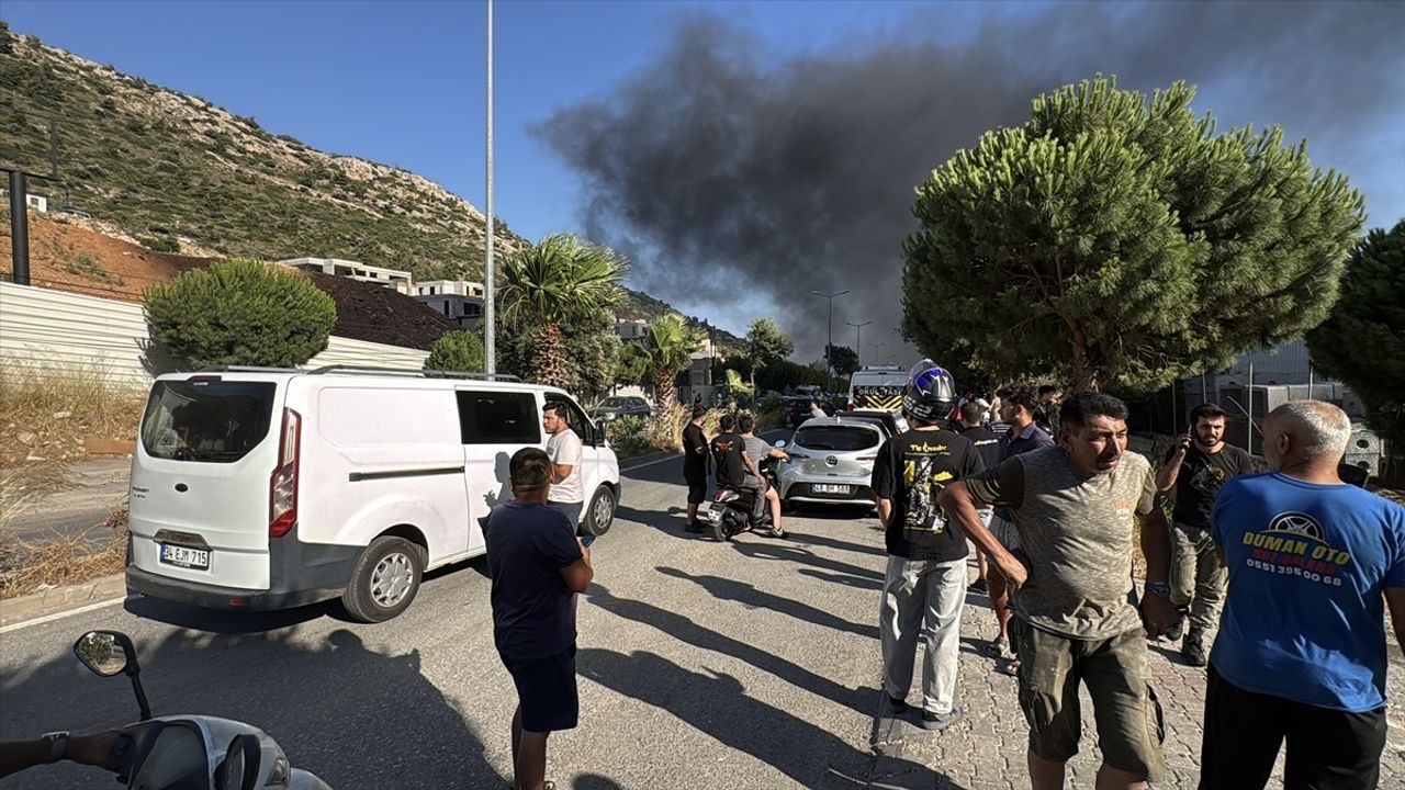 Bodrum'da Plastik Boru Depolama Alanında Yangın Kontrol Altına Alındı