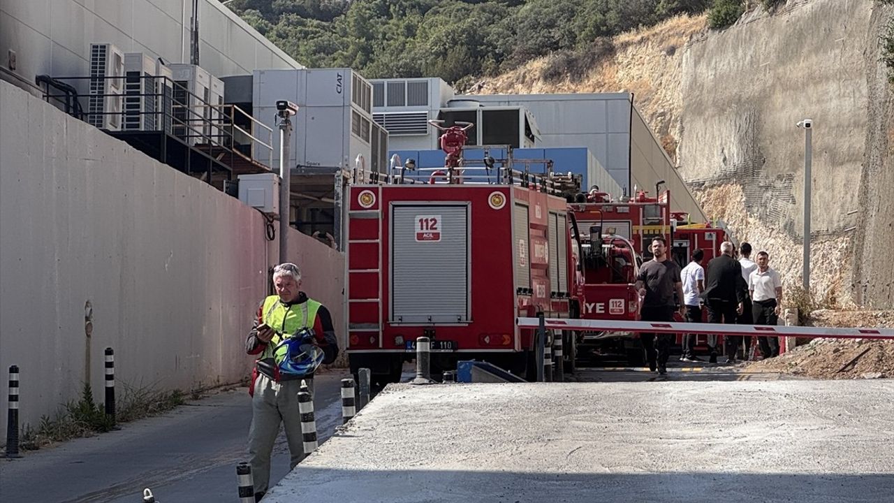 Bodrum'daki AVM'nin Geri Dönüşüm Alanında Yangın Söndürüldü