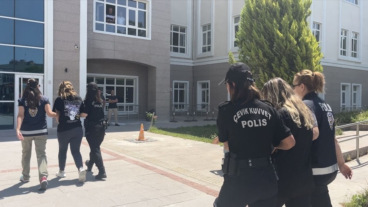 Burdur'da Bıçaklanarak Öldürülen Kadının Katilleri Adliyeye Sevk Edildi