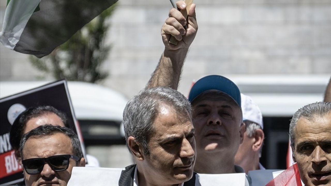 Büro Memur-Sen Üyeleri ABD Büyükelçiliği Önünde Protesto Gösterisi Düzenledi