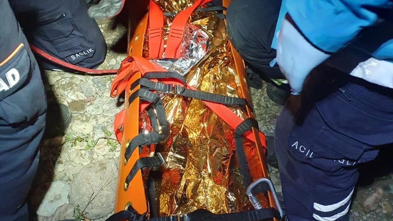 Bursa'da Dere Yatağında Mahsur Kalan Çoban Başarıyla Kurtarıldı