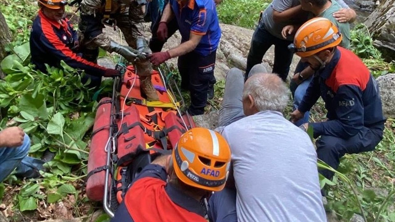 Bursa'da Derede Mahsur Kalan Kişi, Helikopterle Kurtarıldı