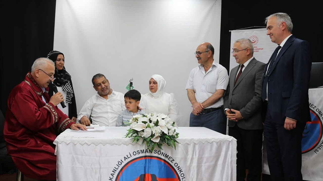 Bursa'da Kanser Tedavisi Gören Hasta Hastanede Evlendi