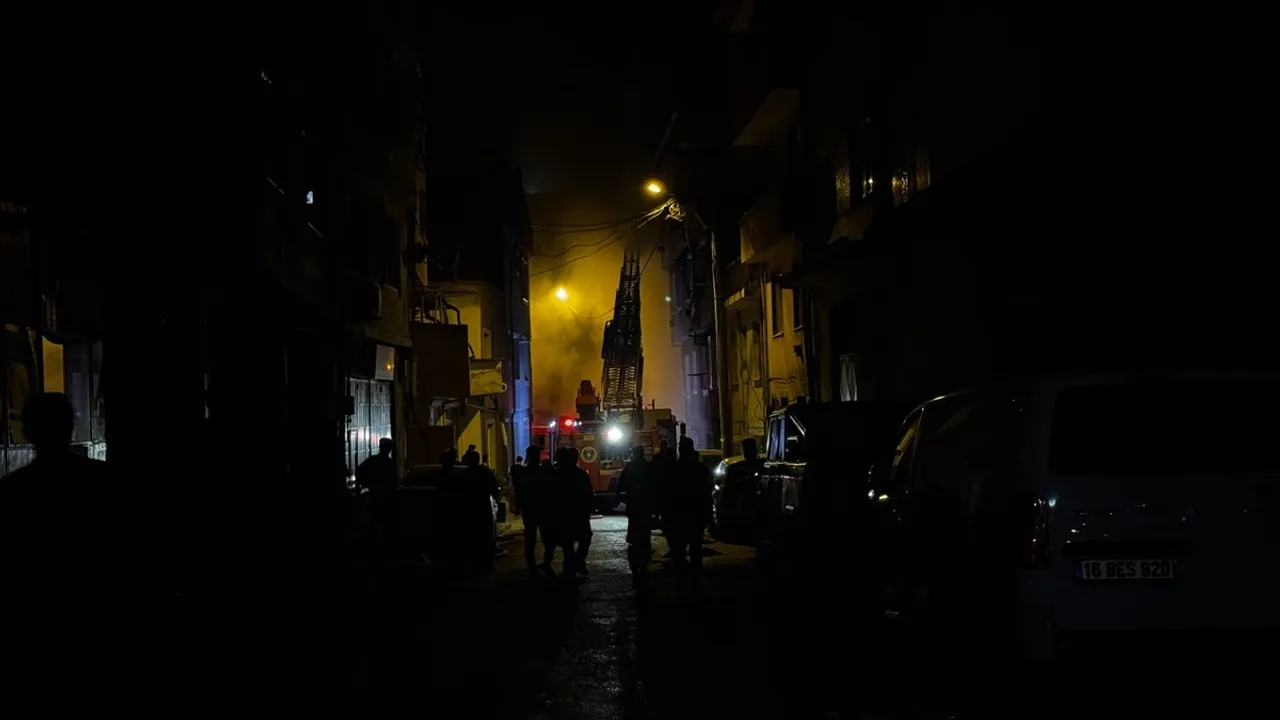 Bursa'da Oto Tamirhanesinde Yangın: Hasar Oluştu