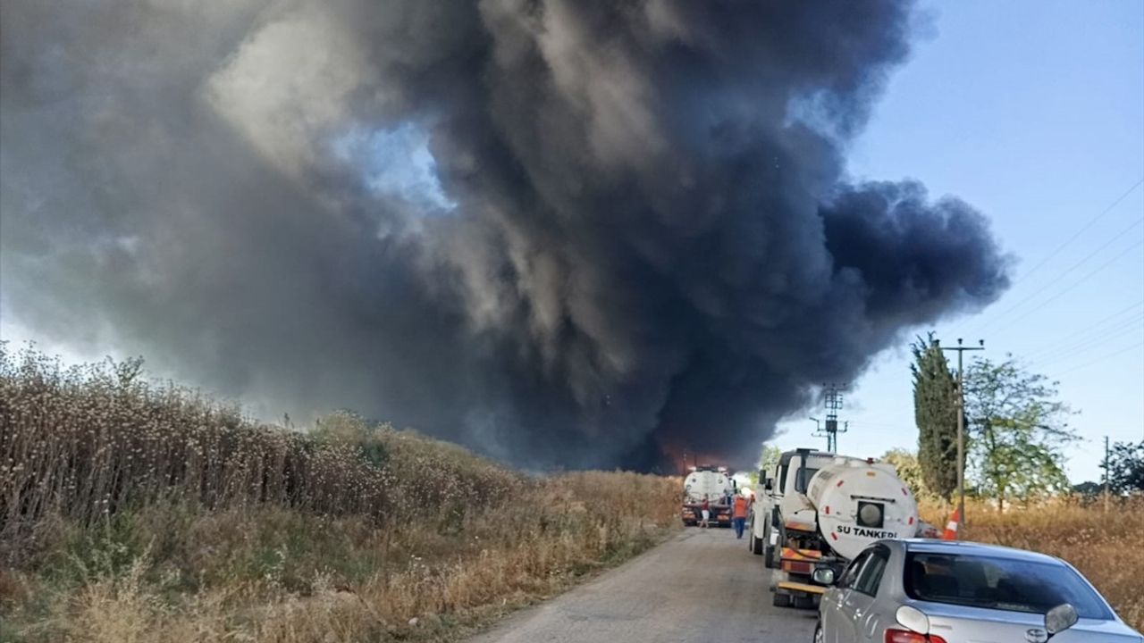 Bursa'da Plastik Fabrikasındaki Yangın Kontrol Altına Alındı