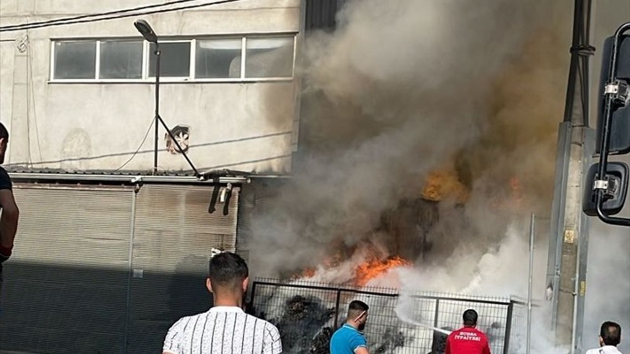 Bursa İnegöl'de Mobilya Fabrikasının Bahçesinde Yangın Çıktı