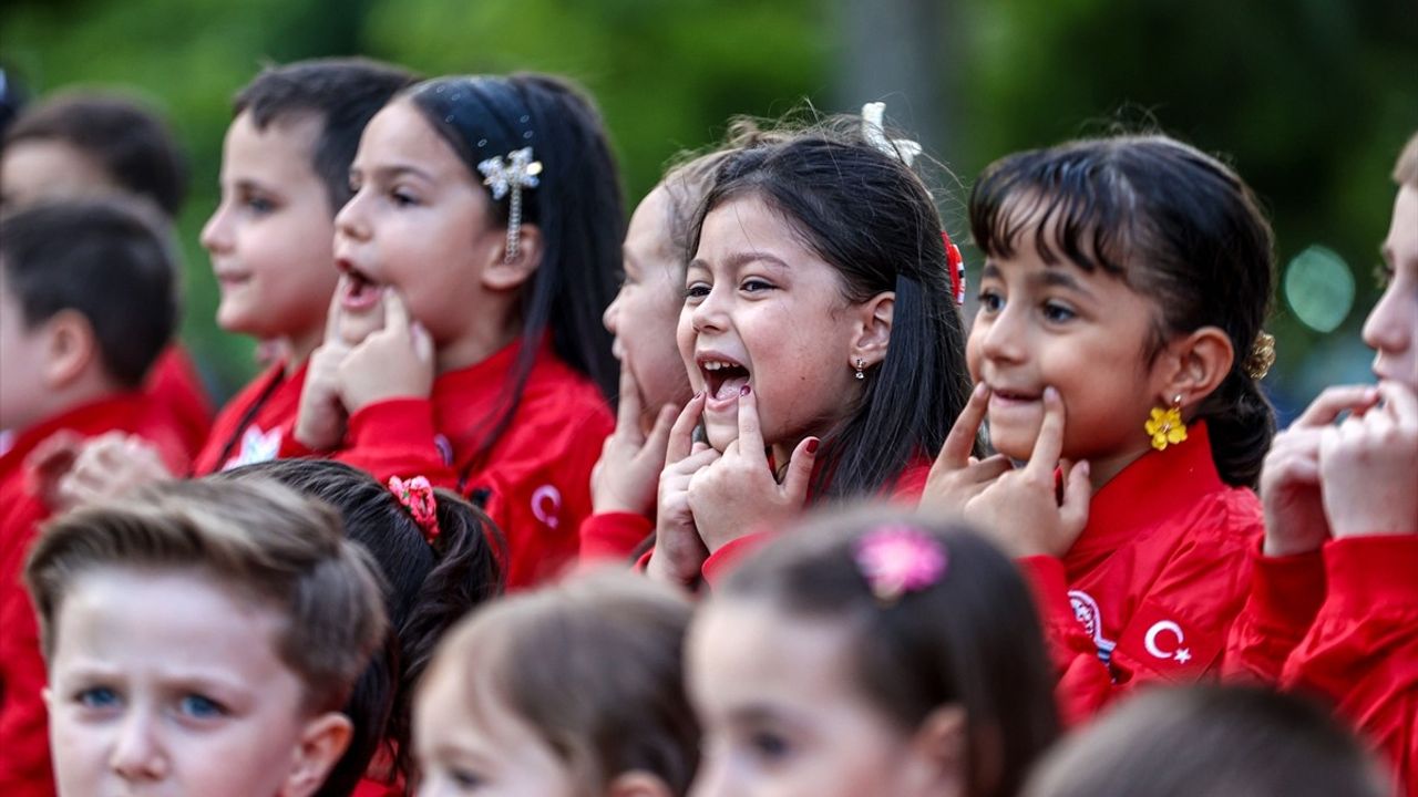 Bursalı Çocuklar Yerli Savunma Sanayisi Araçlarını TEKNOFEST Montlarıyla Tanıttı