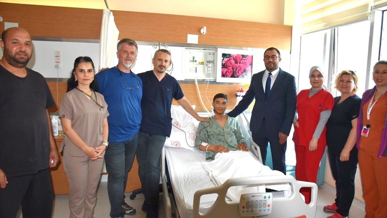 Çanakkale'de 15 Yaşındaki Çocuğun Kalbindeki Delik Ameliyatla Kapatıldı