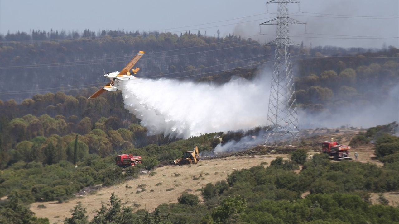 Çanakkale'de Tarım Arazisinde Başlayan Yangına Müdahale Devam Ediyor