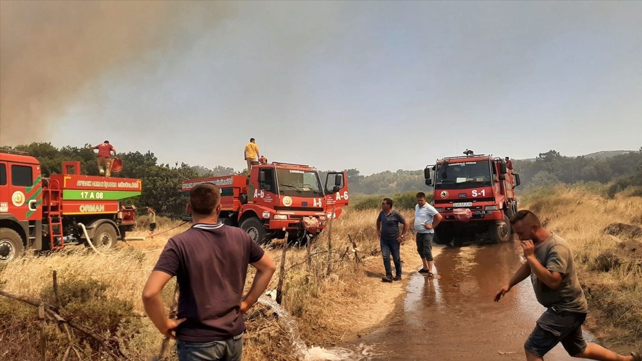 Çanakkale'deki Tarım Arazisinde Başlayan Yangın Kontrol Altına Alındı