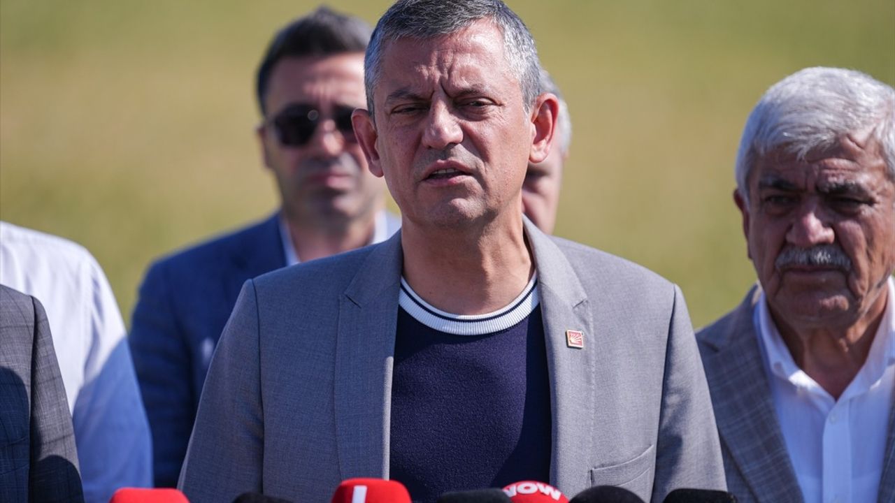 CHP Genel Başkanı Özel, İmamoğlu'nu Cezaevinde Ziyaret Etti