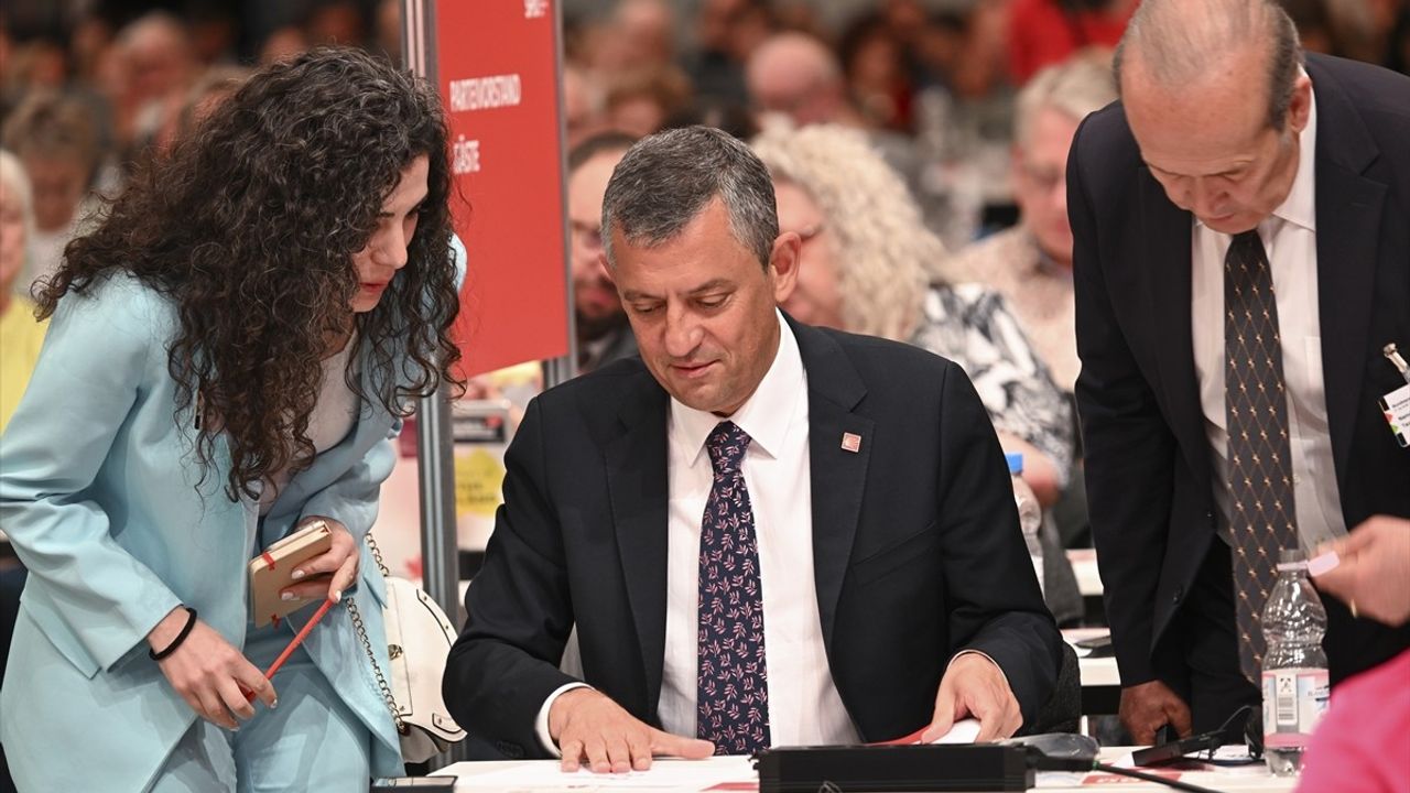 CHP Genel Başkanı Özgür Özel Almanya'da SPD Kongresi'nde