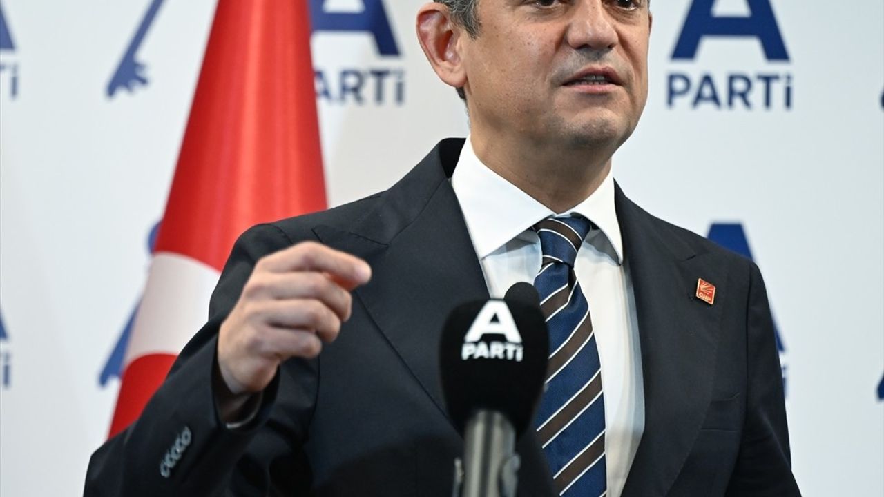 CHP Genel Başkanı Özgür Özel, Anahtar Parti Genel Başkanı Yavuz Ağıralioğlu'nu Ziyaret Etti