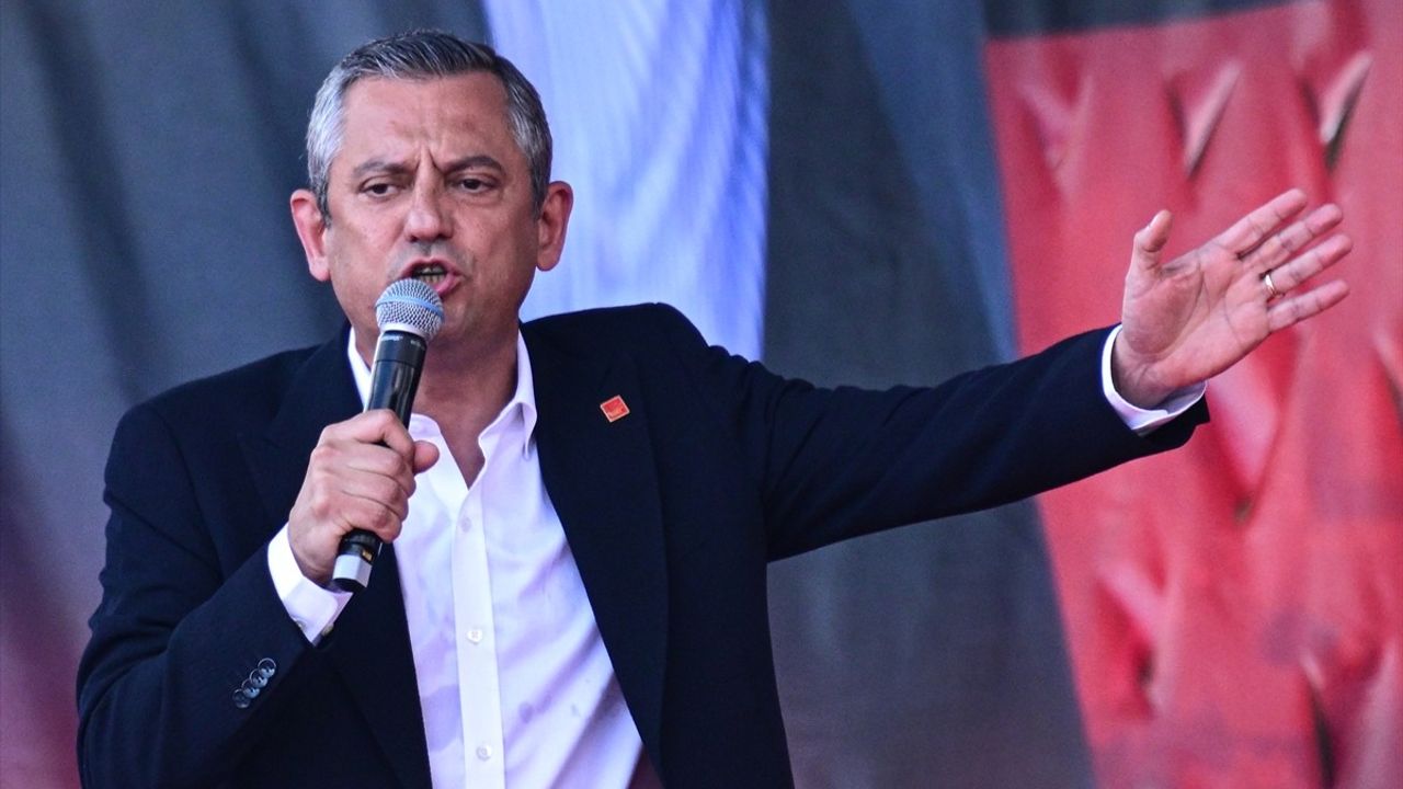 CHP Genel Başkanı Özgür Özel, Antalya Mitinginde Mesaj Verdi