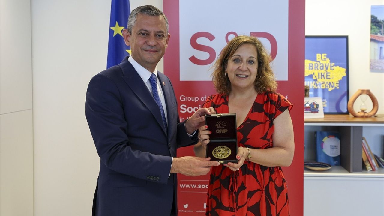 CHP Genel Başkanı Özgür Özel, Brüksel'de Temaslarda Bulundu