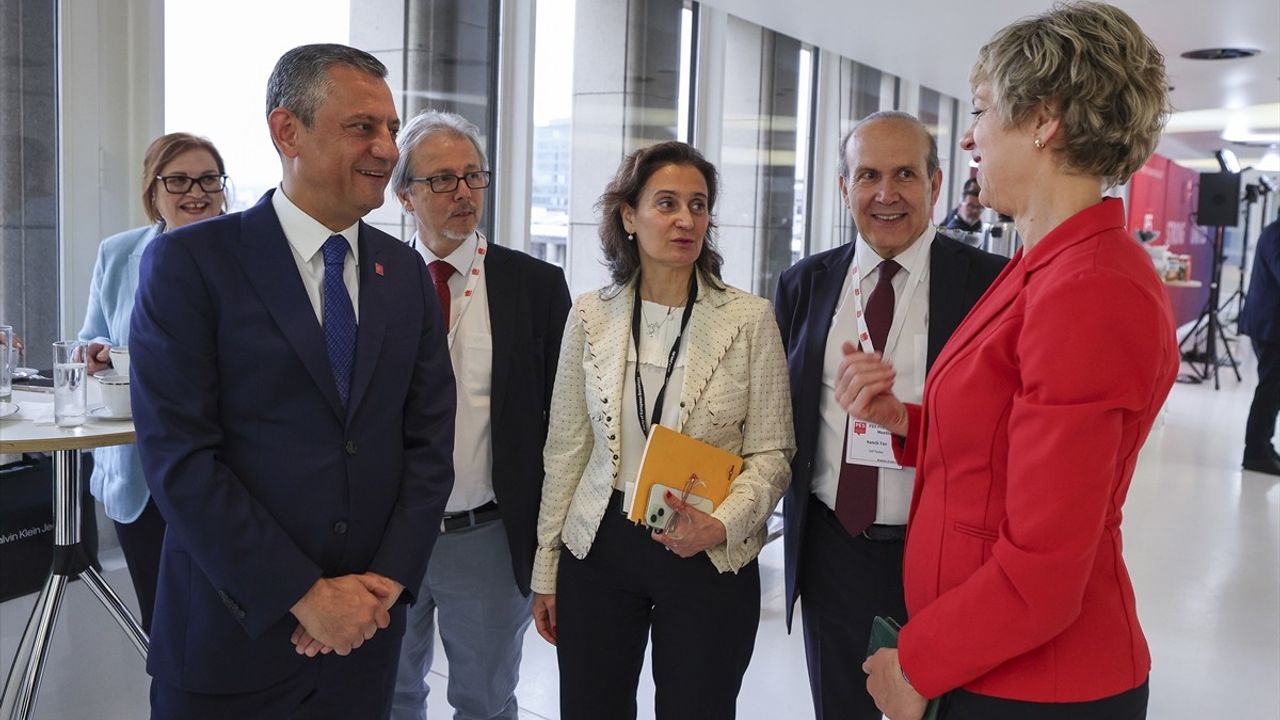 CHP Genel Başkanı Özgür Özel'den Avrupa Sosyalist Partisi Zirvesi'nde Önemli Açıklamalar