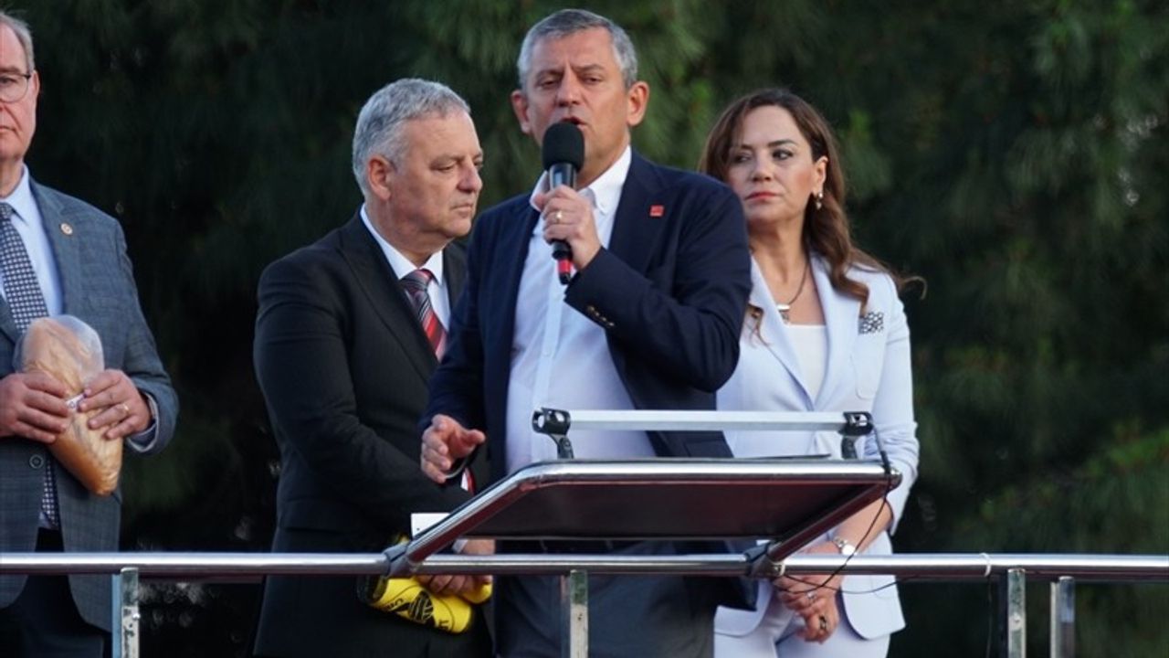 CHP Genel Başkanı Özgür Özel, Tekirdağ Mitinginde Hükümeti Eleştirdi