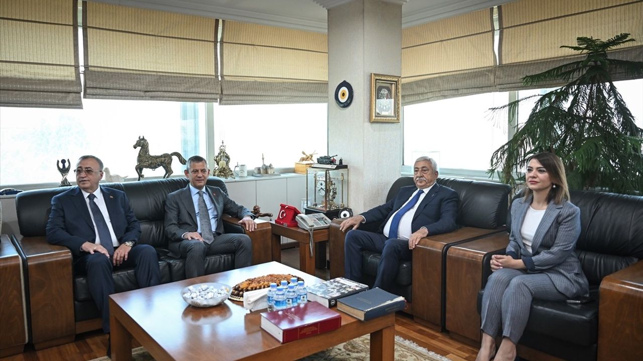 CHP Genel Başkanı Özgür Özel, TESK Başkanı Bendevi Palandöken'i Ziyaret Etti